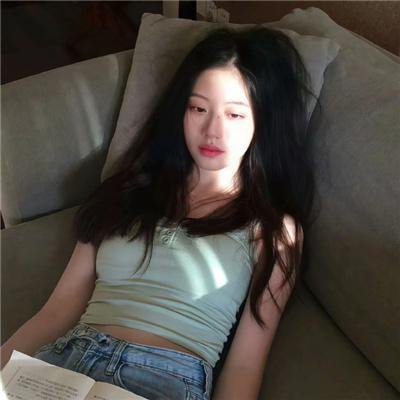 龙纹身的女孩